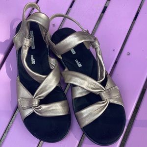 EUC Clark’s Leather Sandals Sz 10